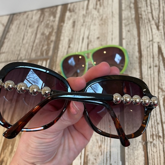 3 Pairs Sunglasses - Picture 2 of 3